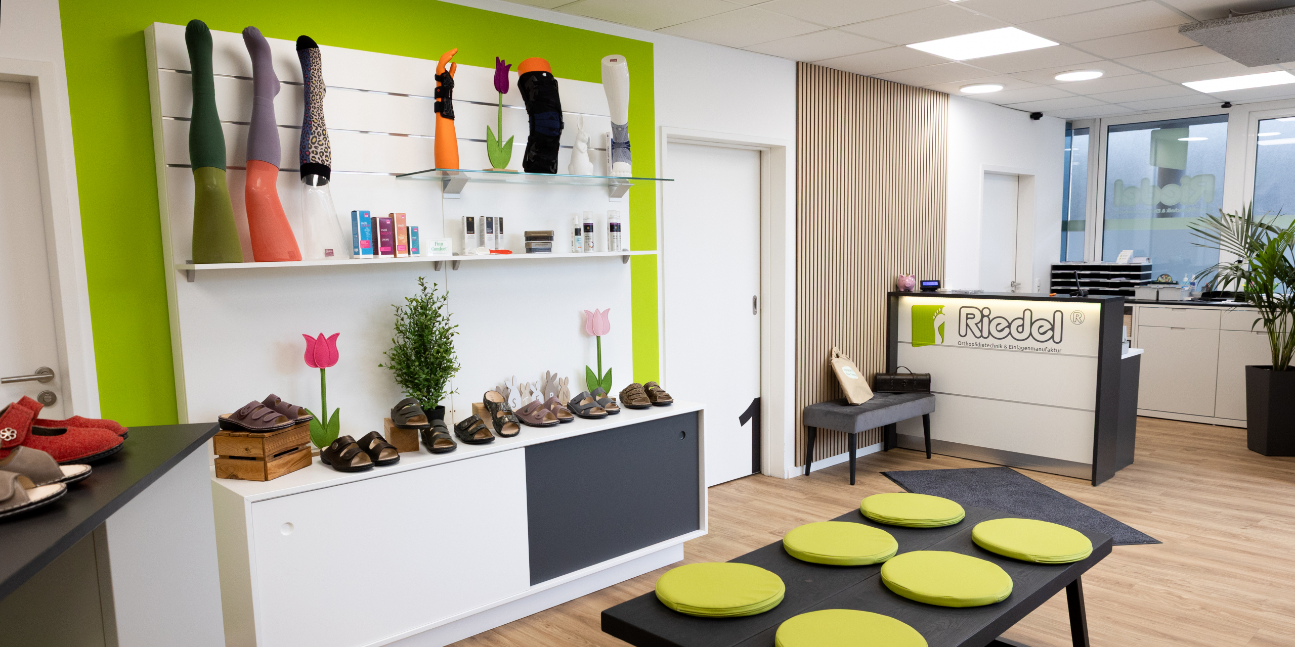 Auf dem Foto ist das Ladengeschäft der Riedel Filiale Weiden zu sehen.