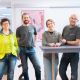 Auf dem Foto sieht man das Riedel Team von Weiden. Die vier Mitarbeiter stehen im Laden und schauen in die Kamera.